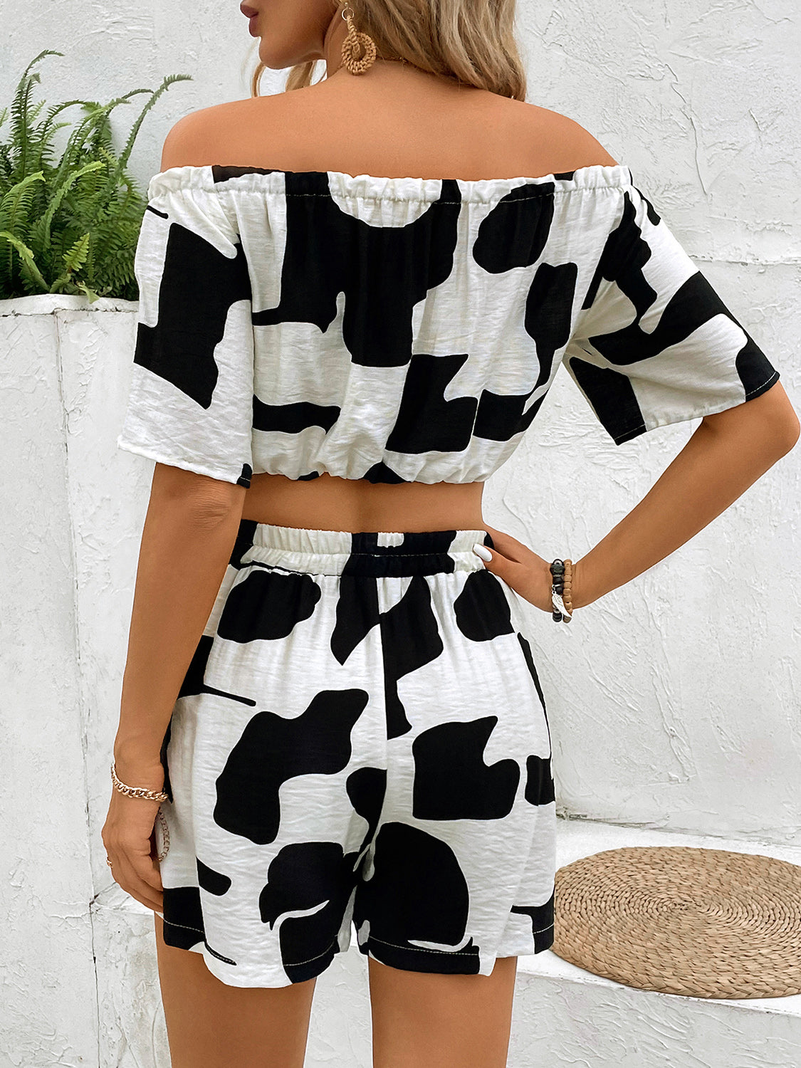 Conjunto de top y pantalones cortos con hombros descubiertos y cordón ajustable Perfee