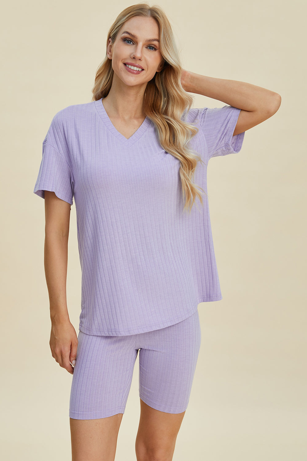 Conjunto de camiseta y pantalones cortos de manga corta con escote en V y canalé de talla grande Basic Bae