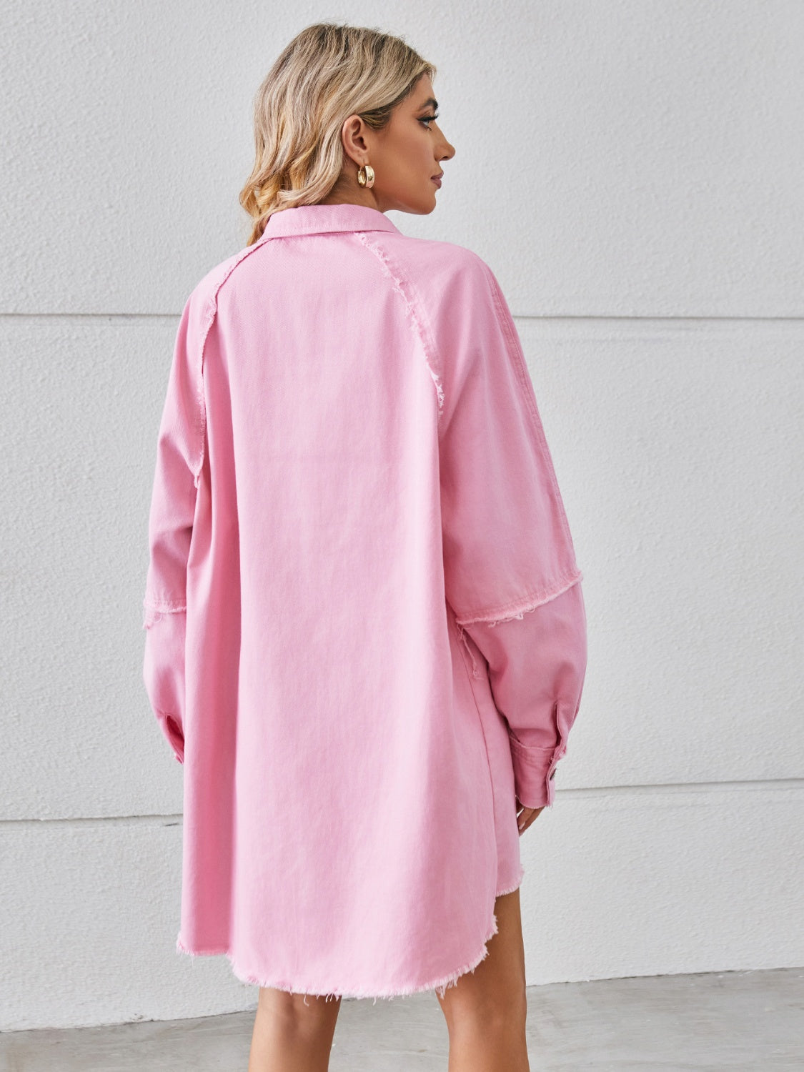 Vestido vaquero con botones y dobladillo sin rematar