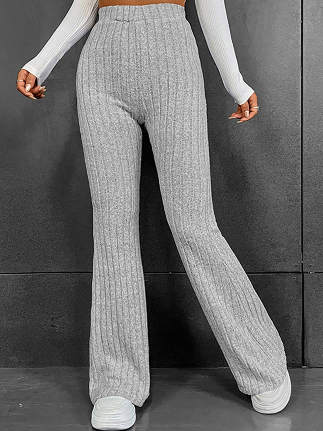 Pantalones acampanados de talle alto con canalé