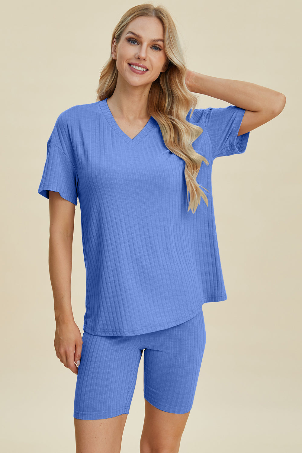 Conjunto de camiseta y pantalones cortos de manga corta con escote en V y canalé de talla grande Basic Bae