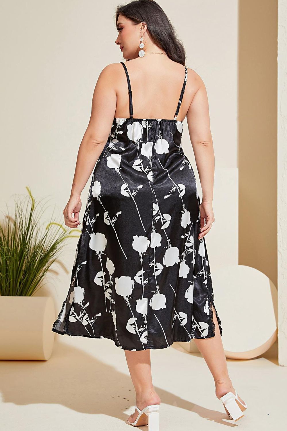 Vestido de noche con abertura lateral y ribete de encaje floral en talla grande