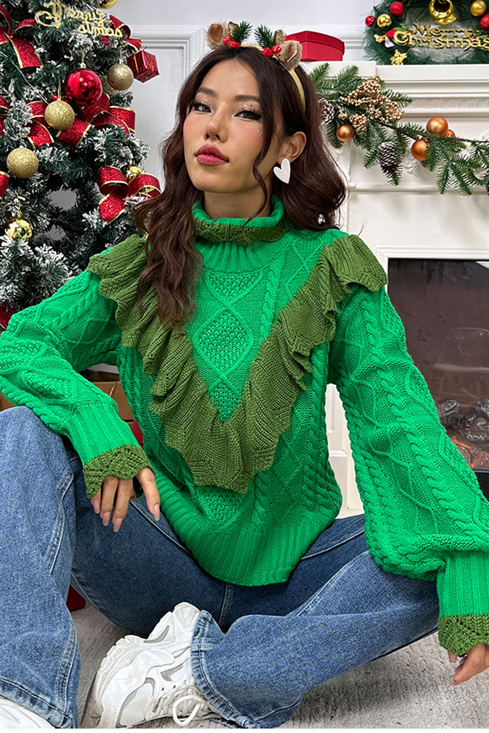 Suéter de cuello alto con mangas farol y volantes de punto trenzado