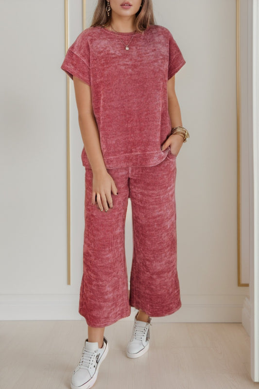 Conjunto de pantalón y top de manga corta con cuello redondo