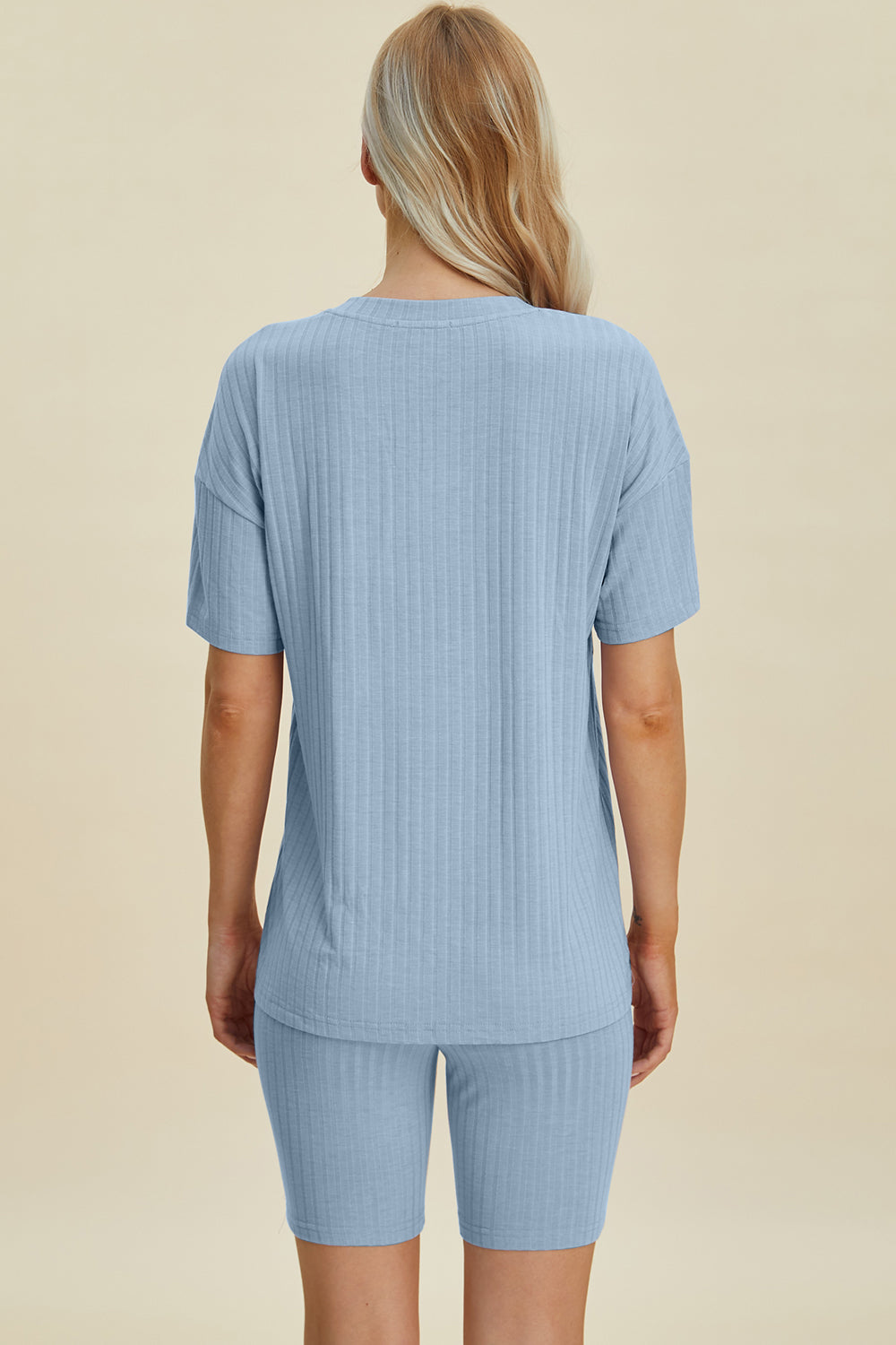 Conjunto de camiseta y pantalones cortos de manga corta con escote en V y canalé de talla grande Basic Bae