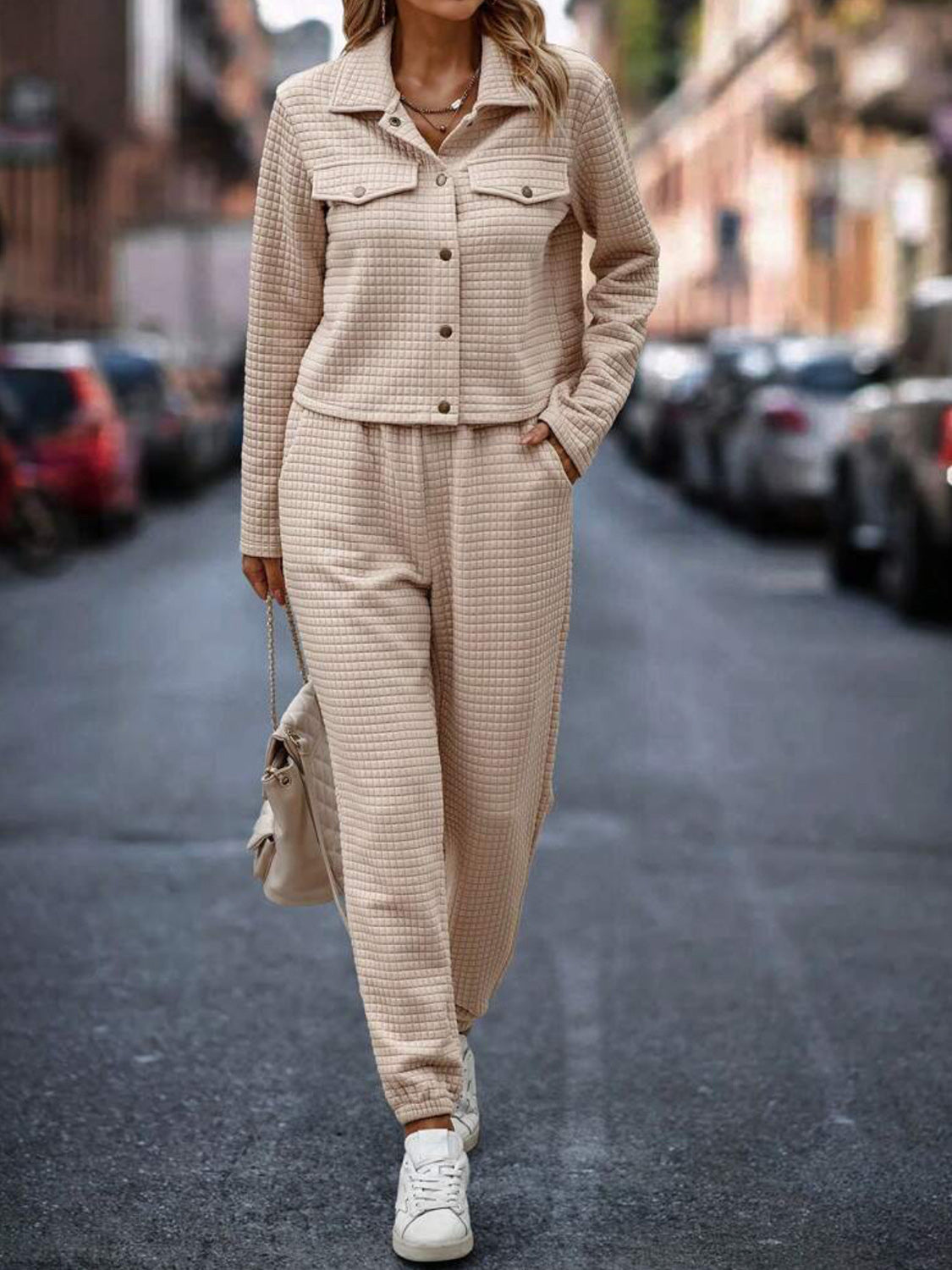 Conjunto de pantalón y top con botones a presión y textura a cuadros