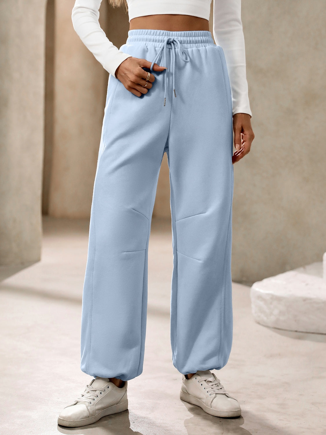 Pantalones deportivos con bolsillos y cordón de Ivy Lane