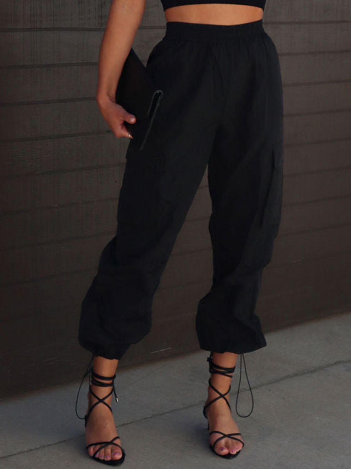 Pantalones de cintura alta con cordón y bolsillos