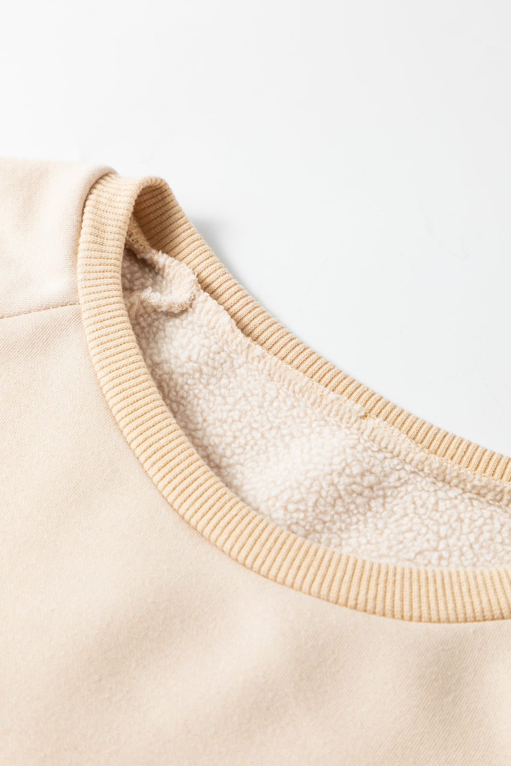 Sudadera con cuello redondo y mangas raglán