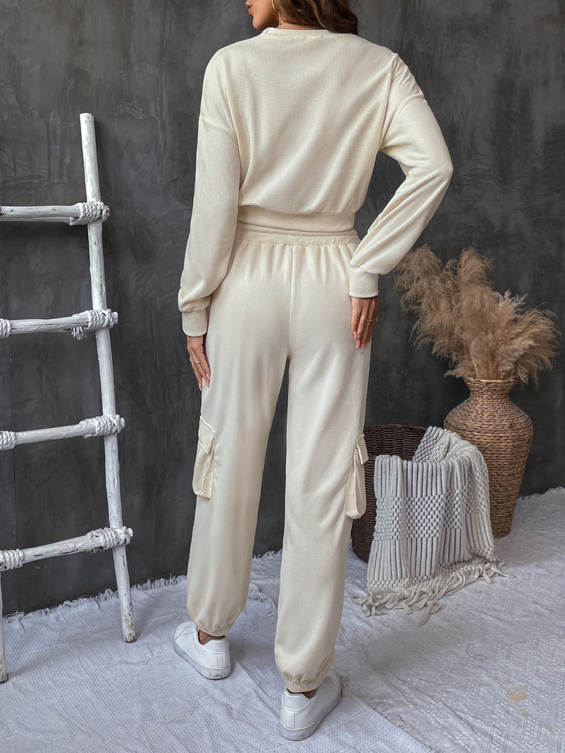 Conjunto de pantalón y top de manga larga con cuello redondo Perfee