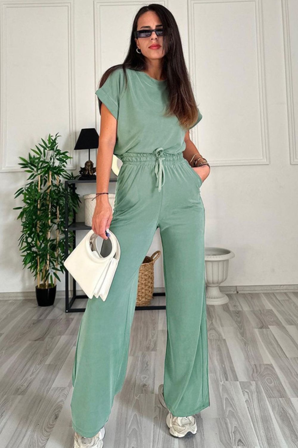 Conjunto de pantalón con cordón y camiseta de manga corta con cuello redondo