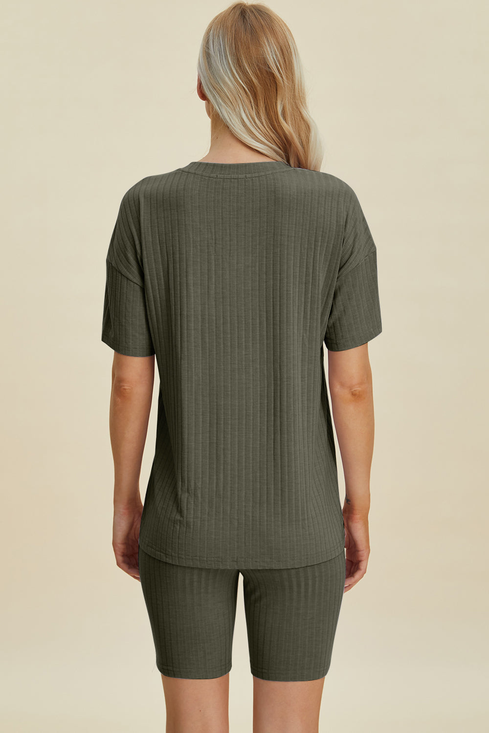Conjunto de camiseta y pantalones cortos de manga corta con escote en V y canalé de talla grande Basic Bae