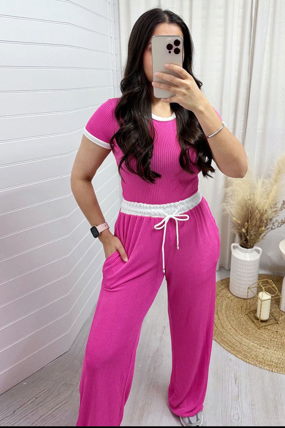 Conjunto de pantalón y top de cuello redondo con ribete en contraste