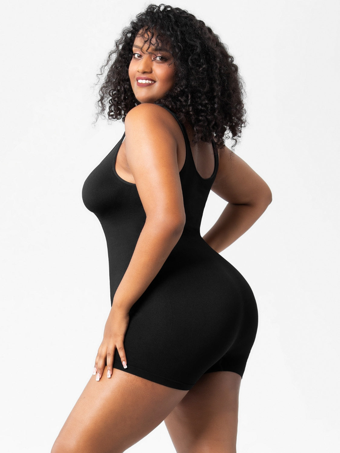 Mono moldeador con escote redondo y tirantes anchos