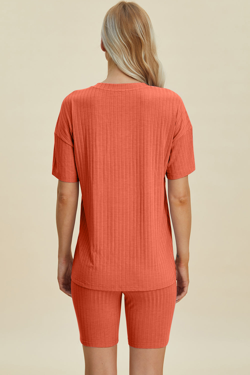 Conjunto de camiseta y pantalones cortos de manga corta con escote en V y canalé de talla grande Basic Bae