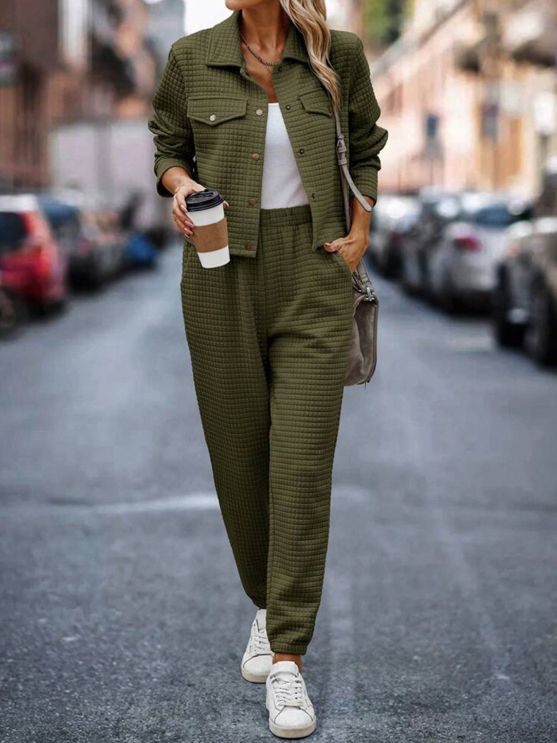Conjunto de pantalón y top con botones a presión y textura a cuadros