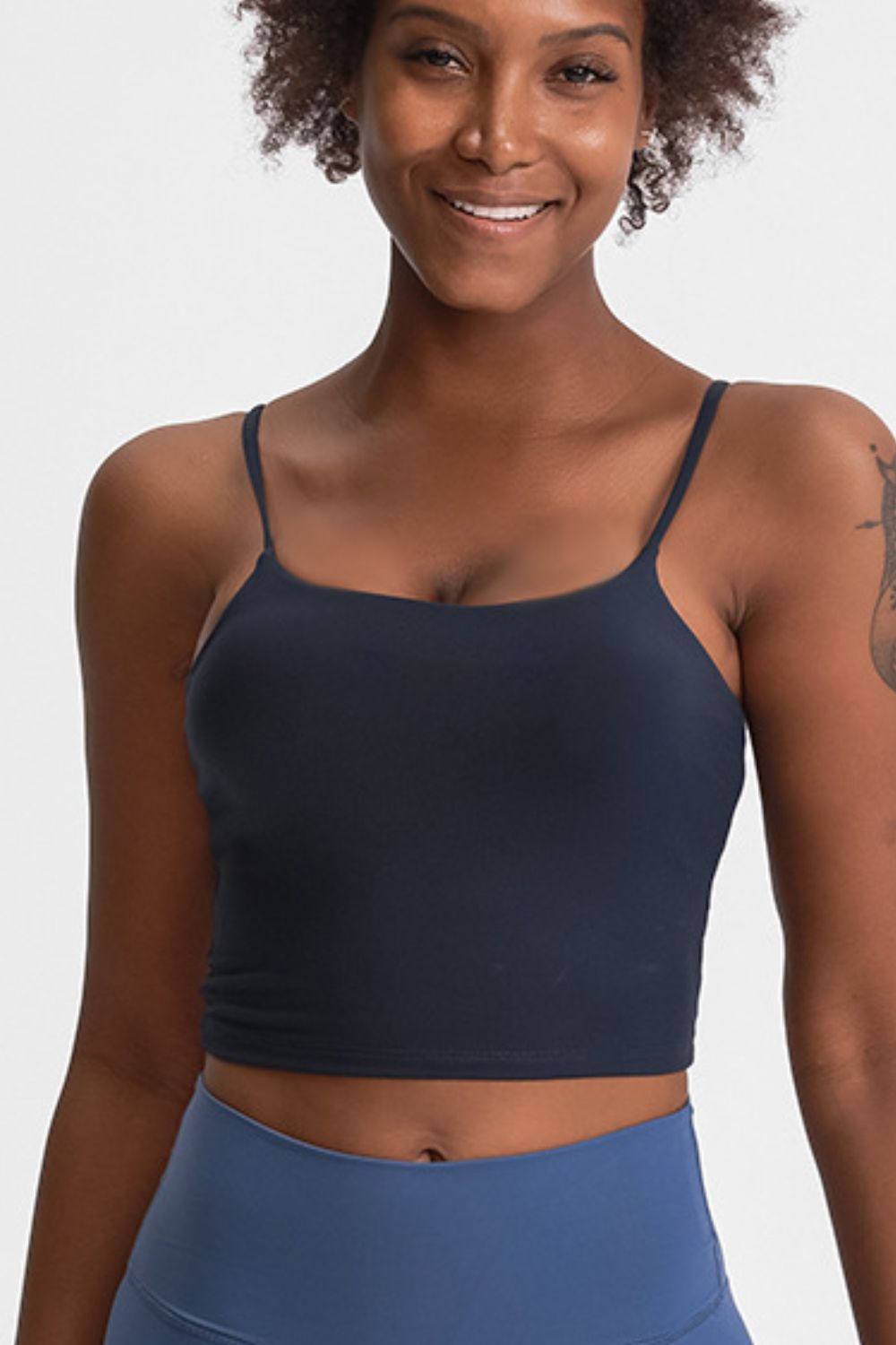 Camisola deportiva con escote redondo y sensación de piel de Millennia