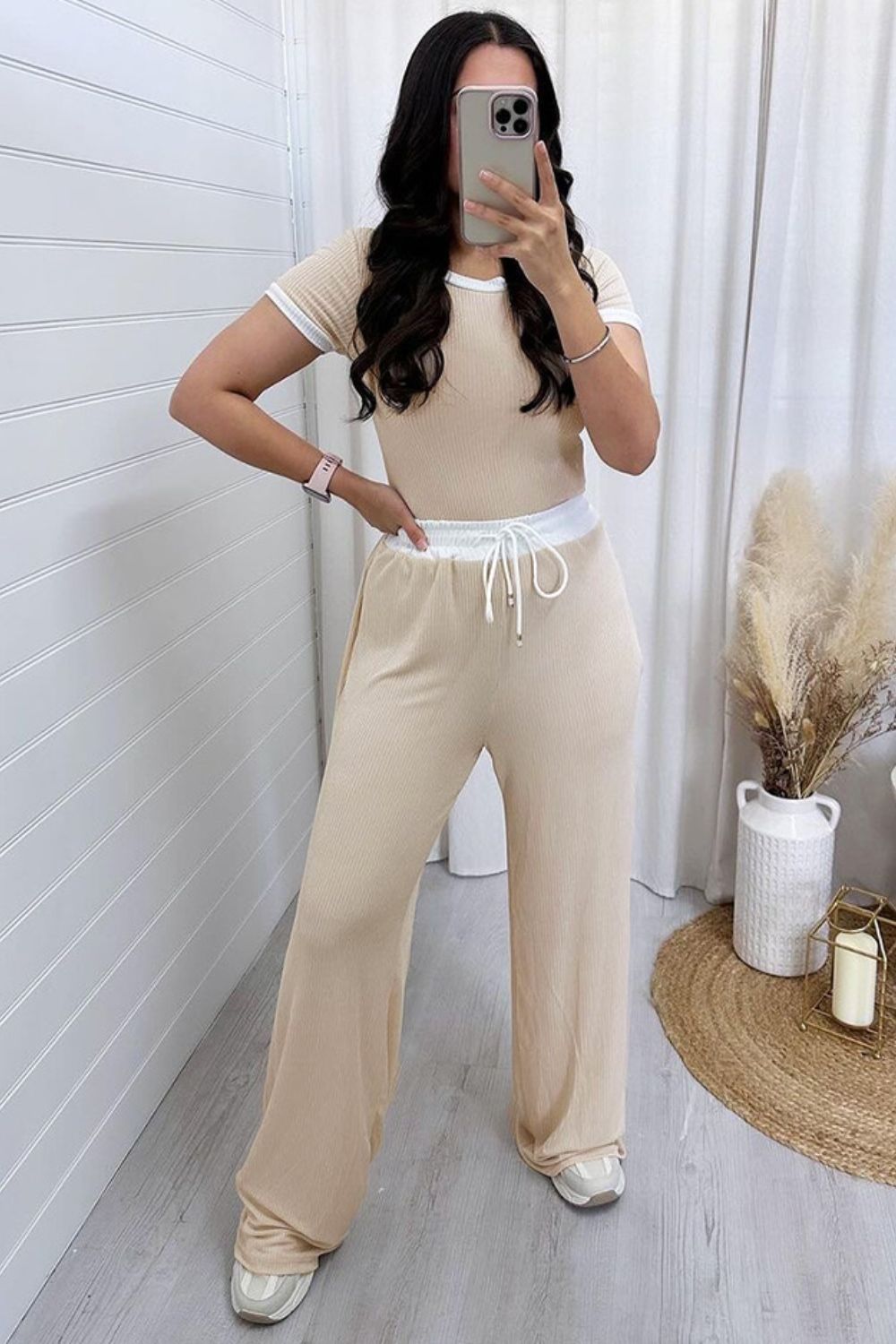 Conjunto de pantalón y top de cuello redondo con ribete en contraste