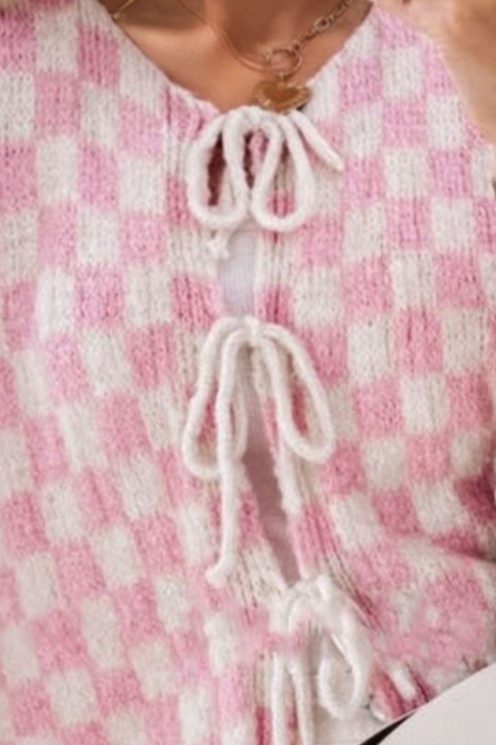 Cárdigan con hombros caídos, mangas con volantes y cuadros anudados de Double Take