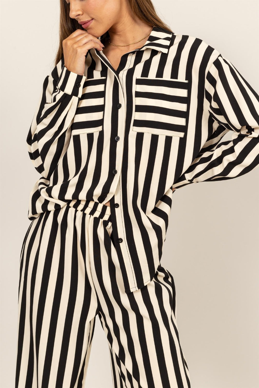 Conjunto de camisa y pantalón abotonado a rayas HYFVE