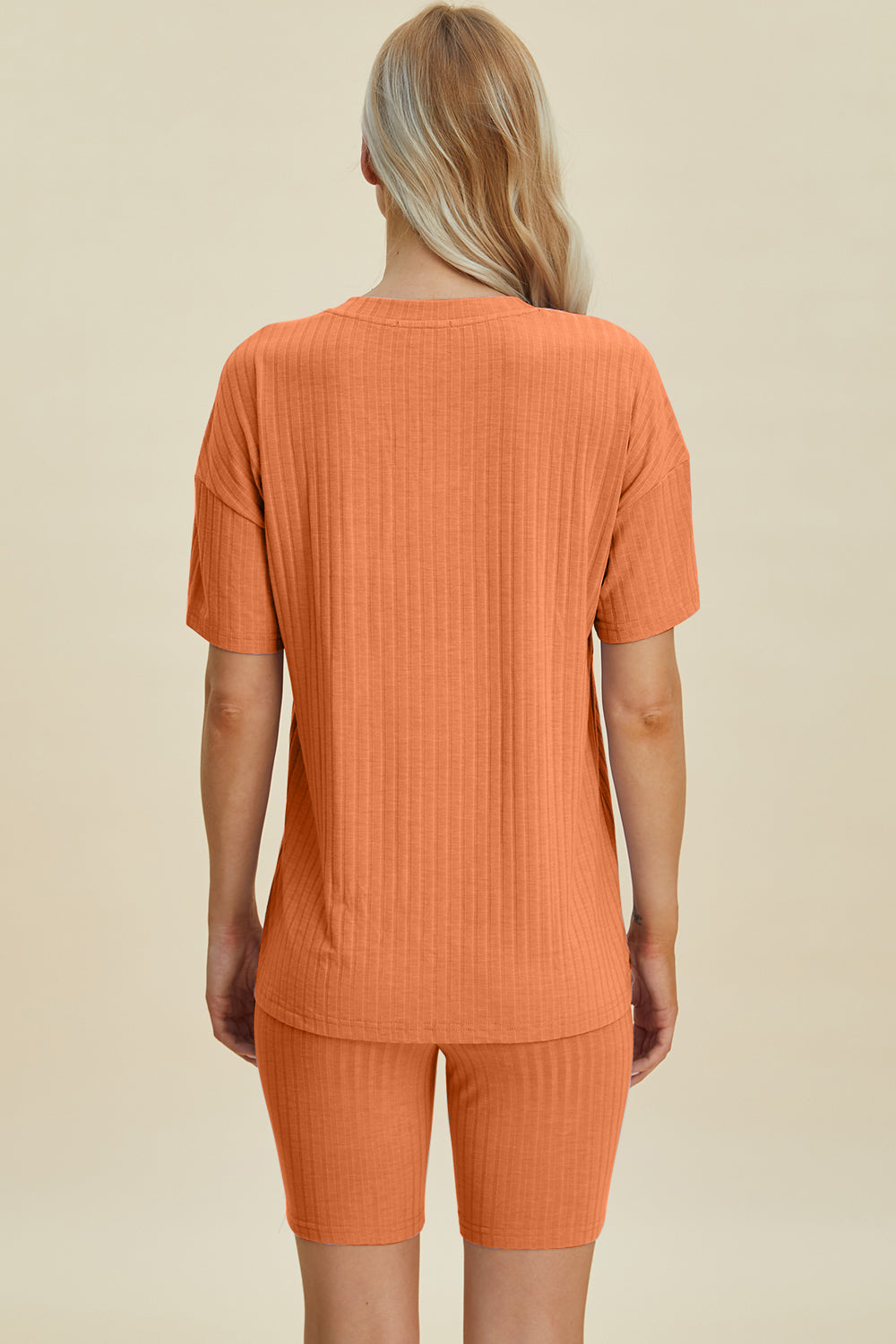 Conjunto de camiseta y pantalones cortos de manga corta con escote en V y canalé de talla grande Basic Bae