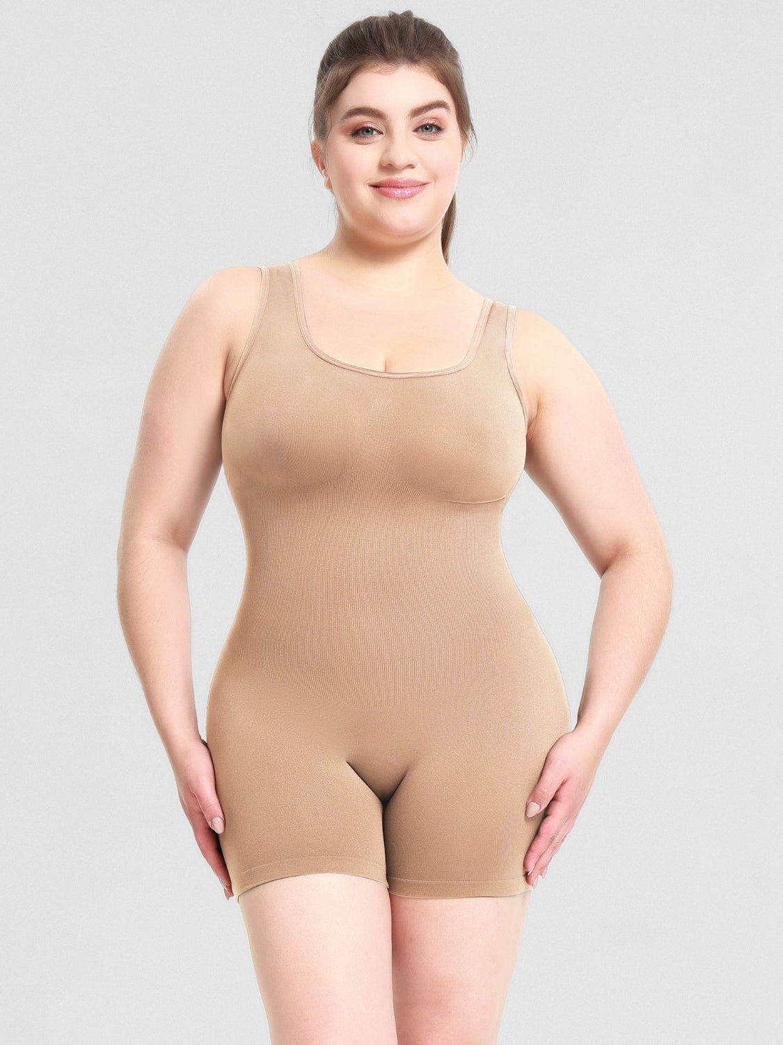 Mono moldeador con escote redondo y tirantes anchos