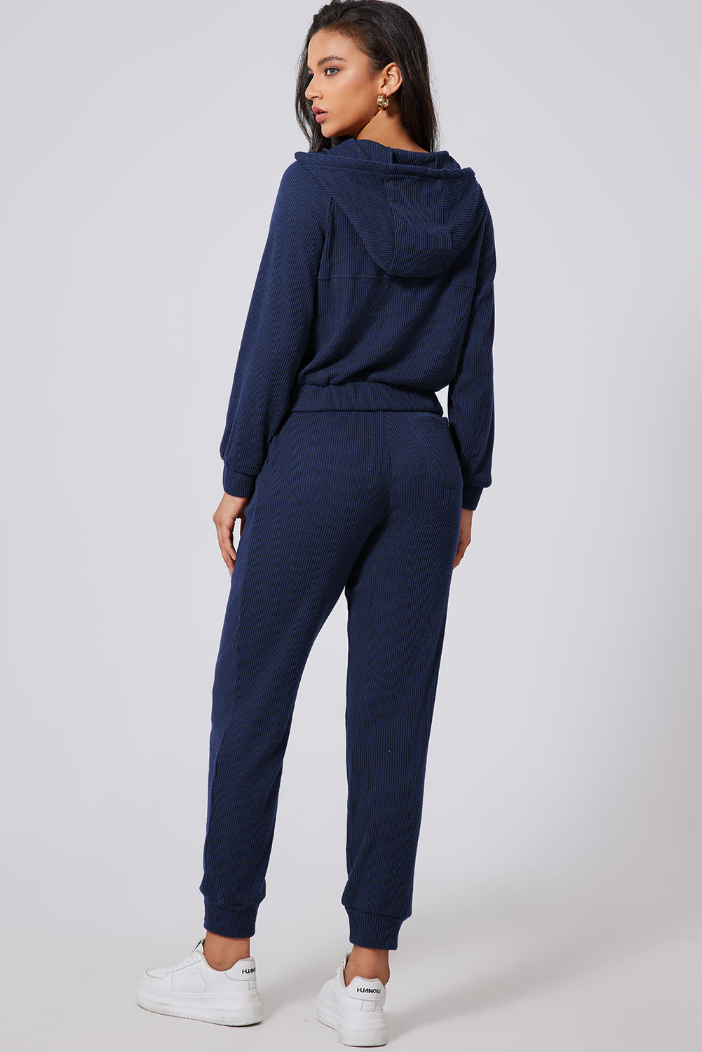 Conjunto deportivo con sudadera con capucha y pantalones deportivos con media cremallera y cordón