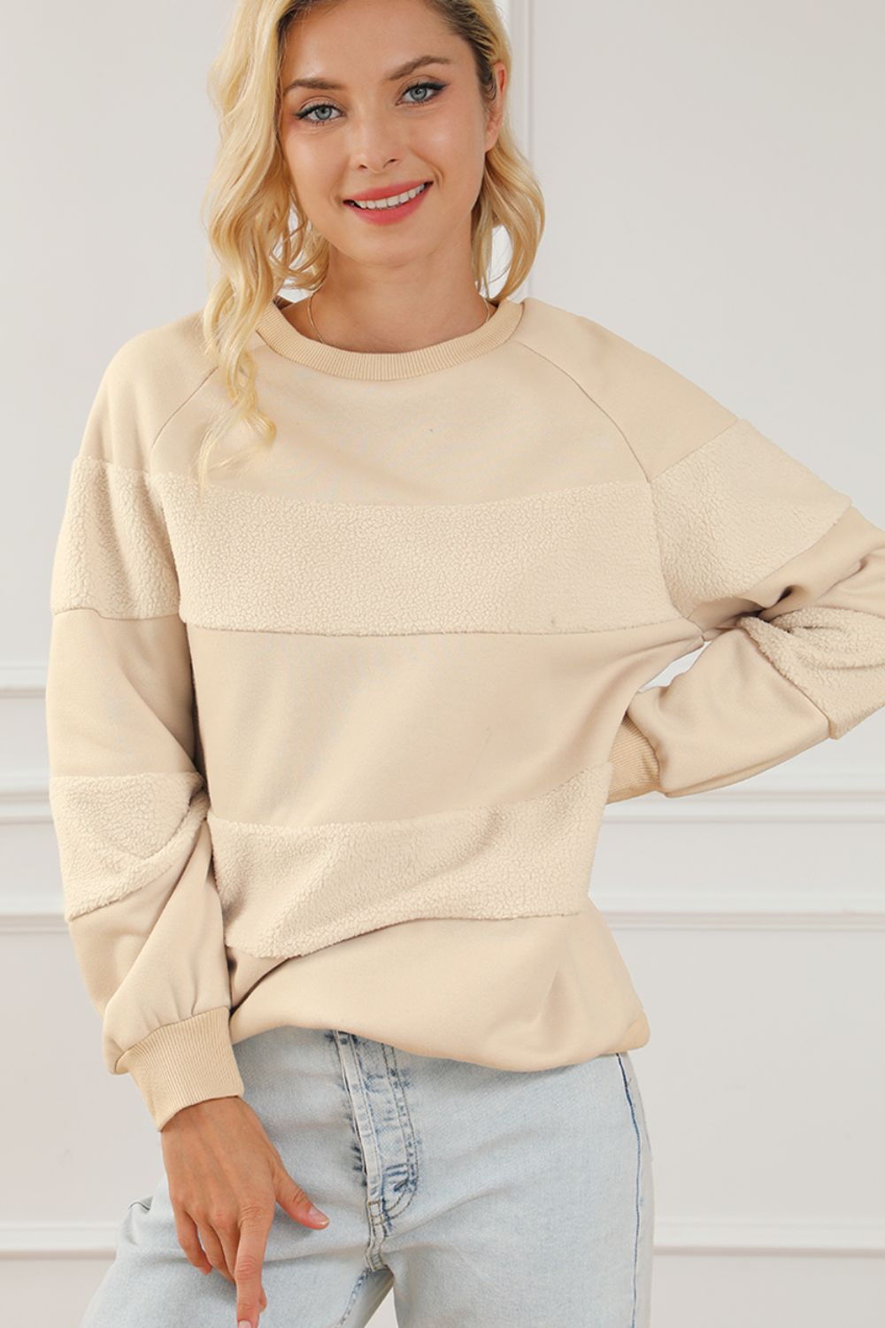 Sudadera con cuello redondo y mangas raglán
