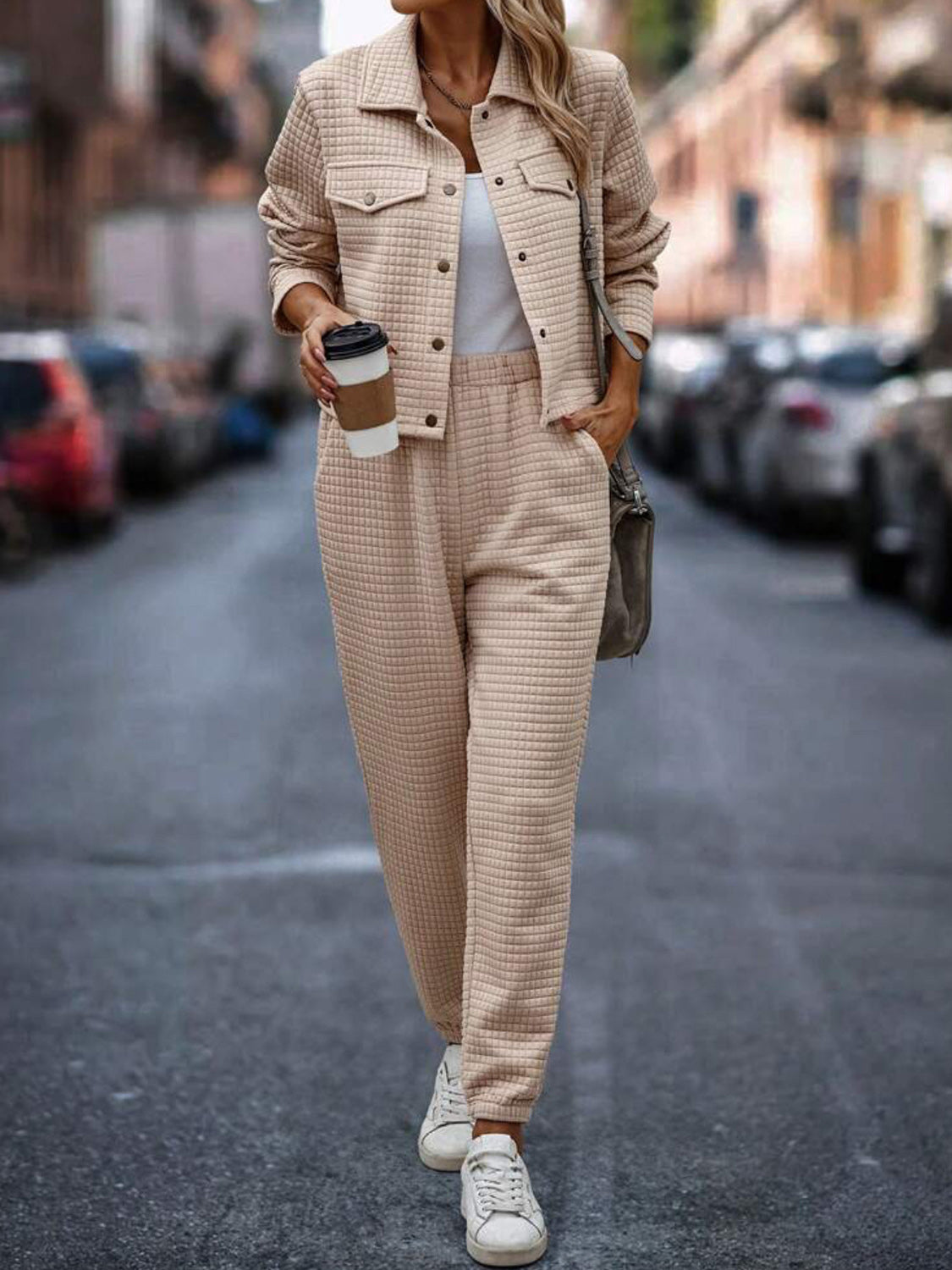 Conjunto de pantalón y top con botones a presión y textura a cuadros