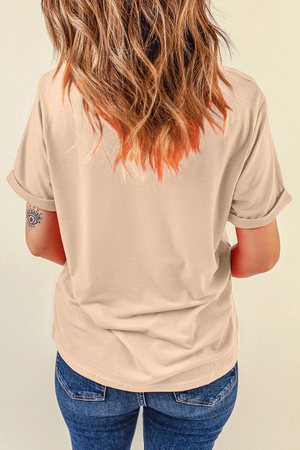 Camiseta de manga corta con cuello redondo y gráfico de sombrero