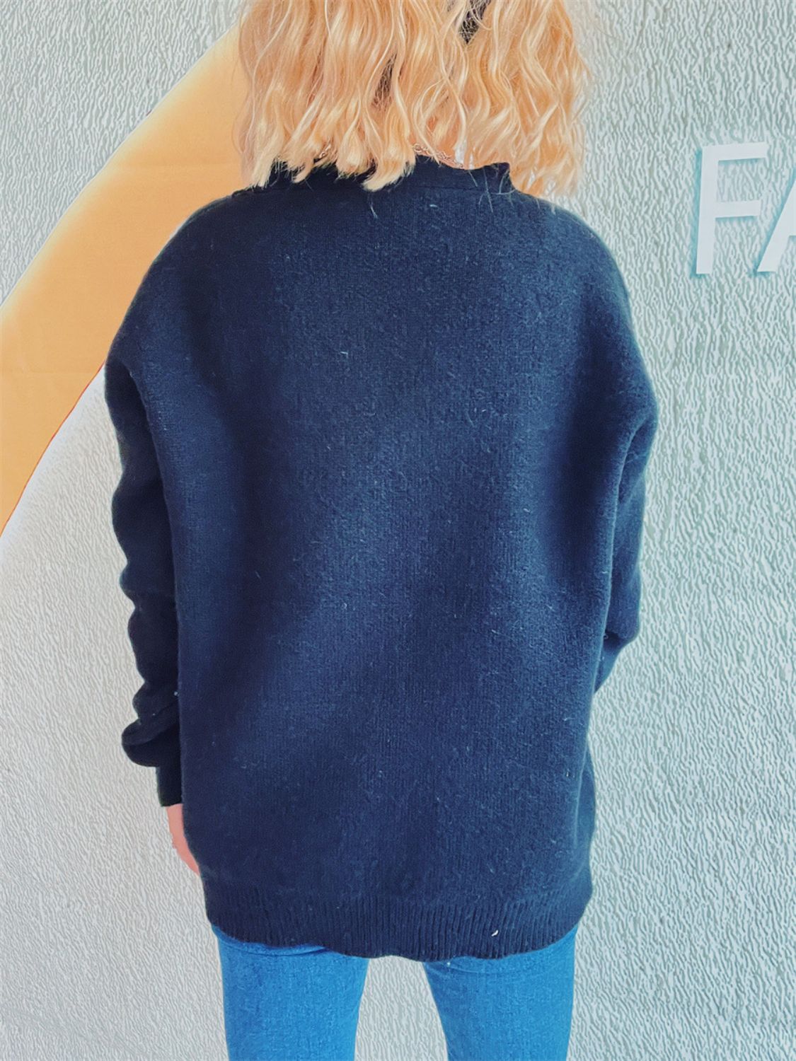 Cárdigan de manga larga con escote en V y botones de flores