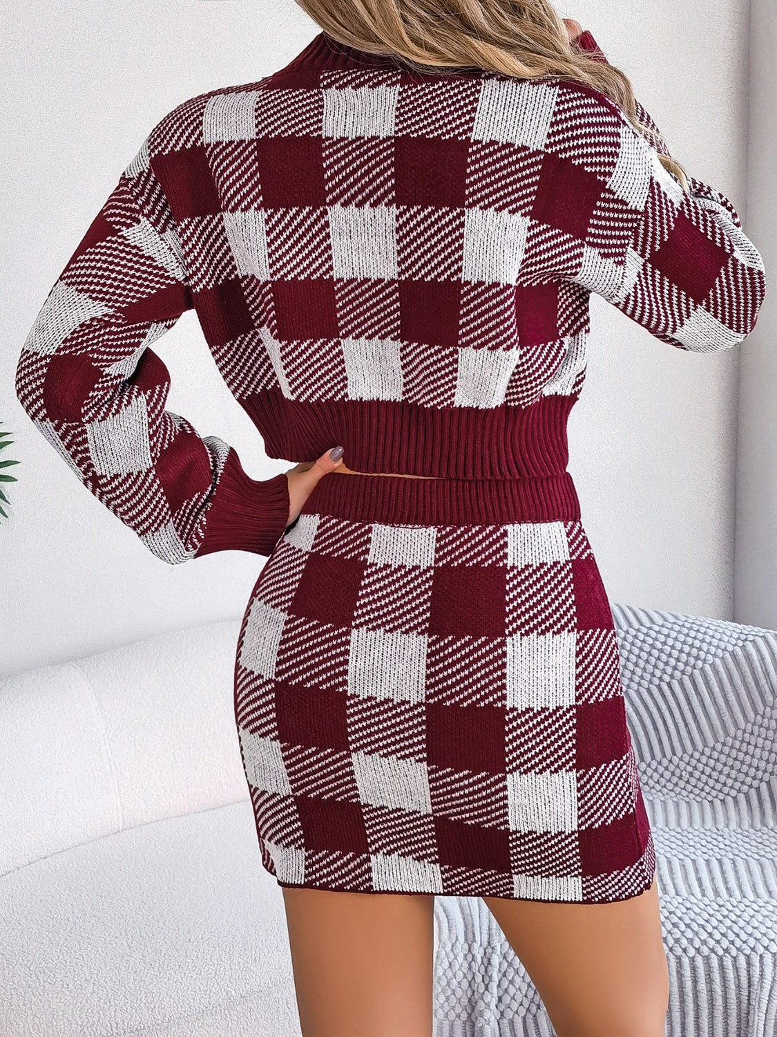 Conjunto de suéter y falda con cuello redondo a cuadros