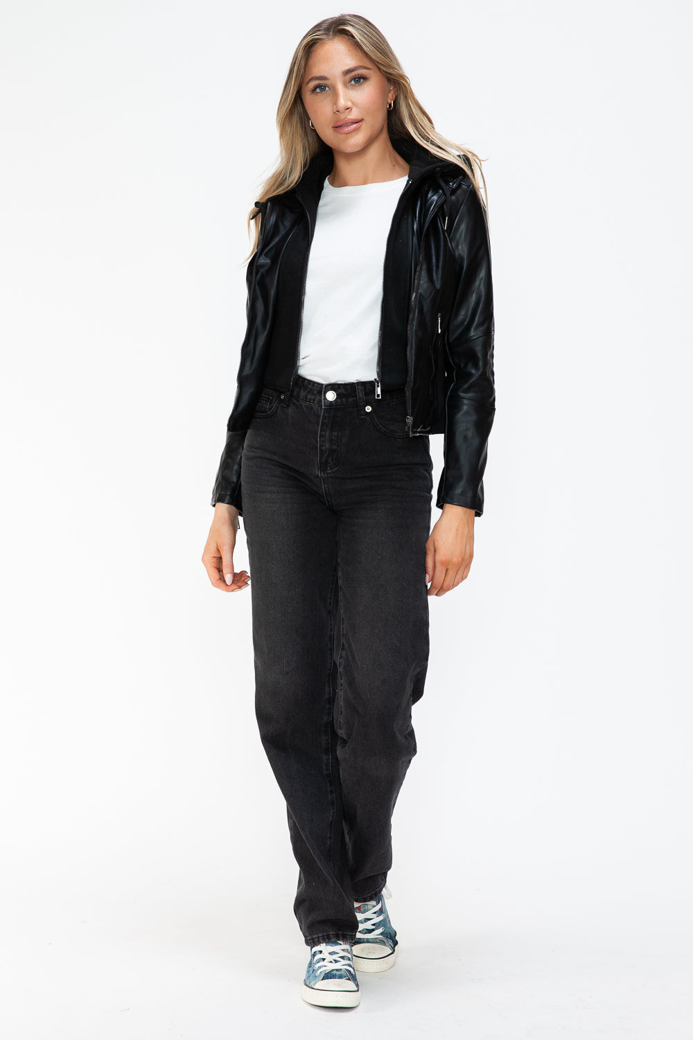 Chaqueta con capucha y cordón de piel sintética de estilo snobbish