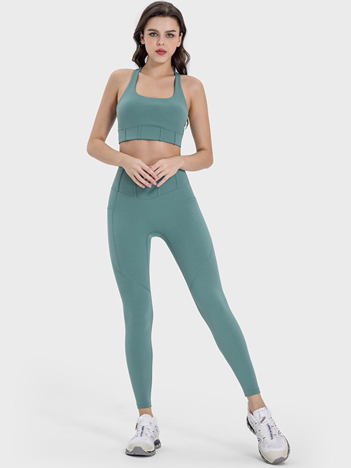 Camiseta deportiva con tirantes anchos y escote cuadrado Millnia
