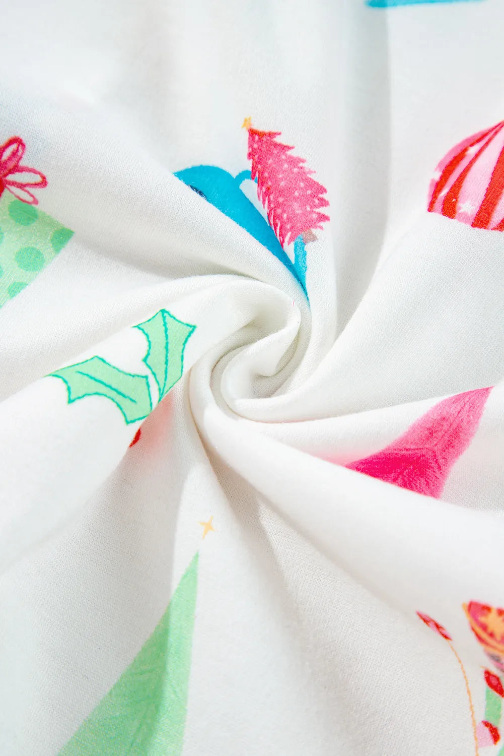 Conjunto de salón con camiseta de manga corta y pantalones cortos estampados