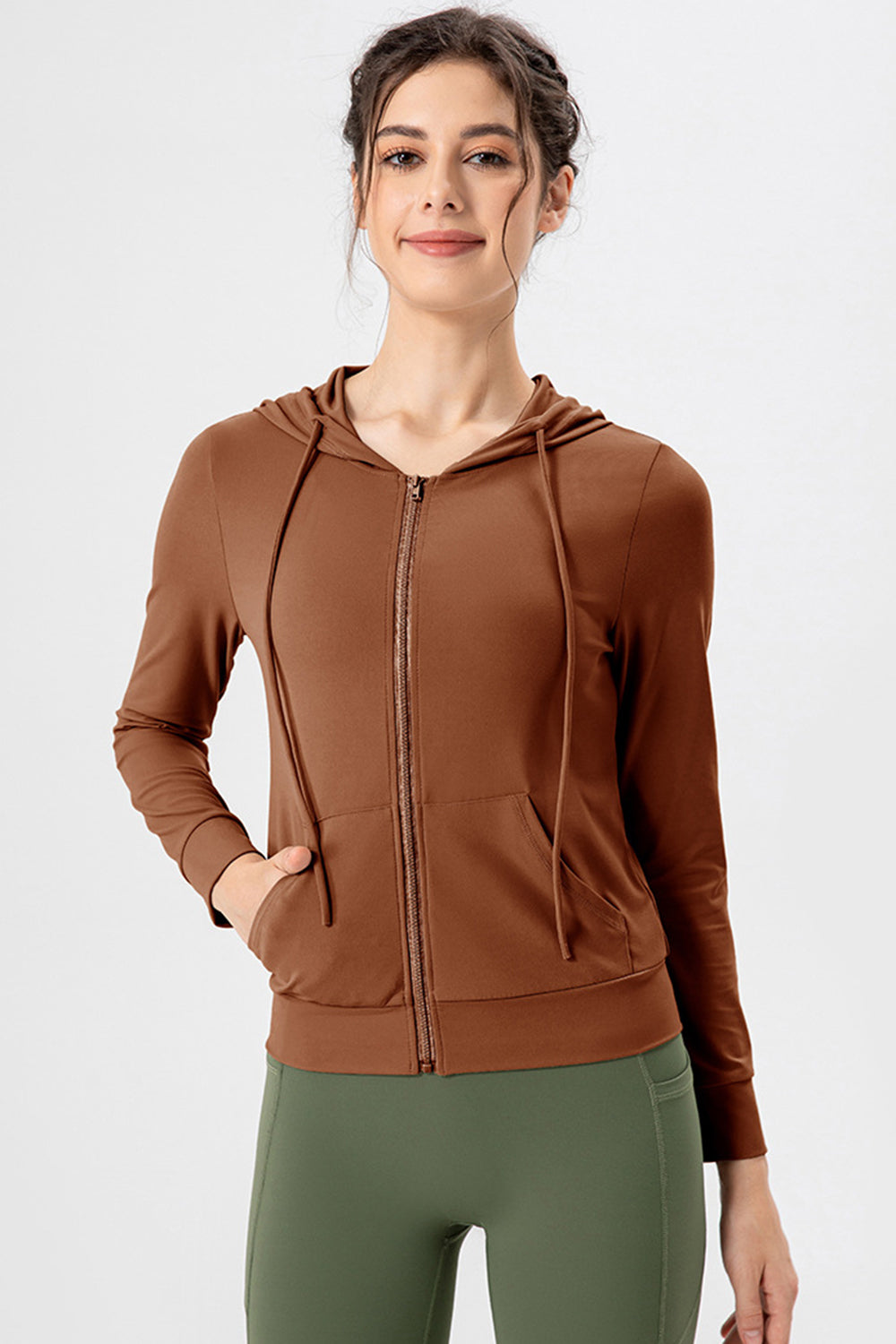 Prendas de abrigo activas con capucha, cremallera y cordón