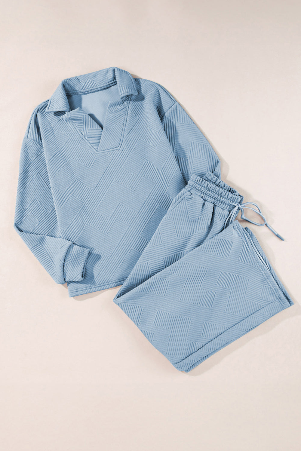 Conjunto de top con cuello texturizado y pantalones de pierna ancha