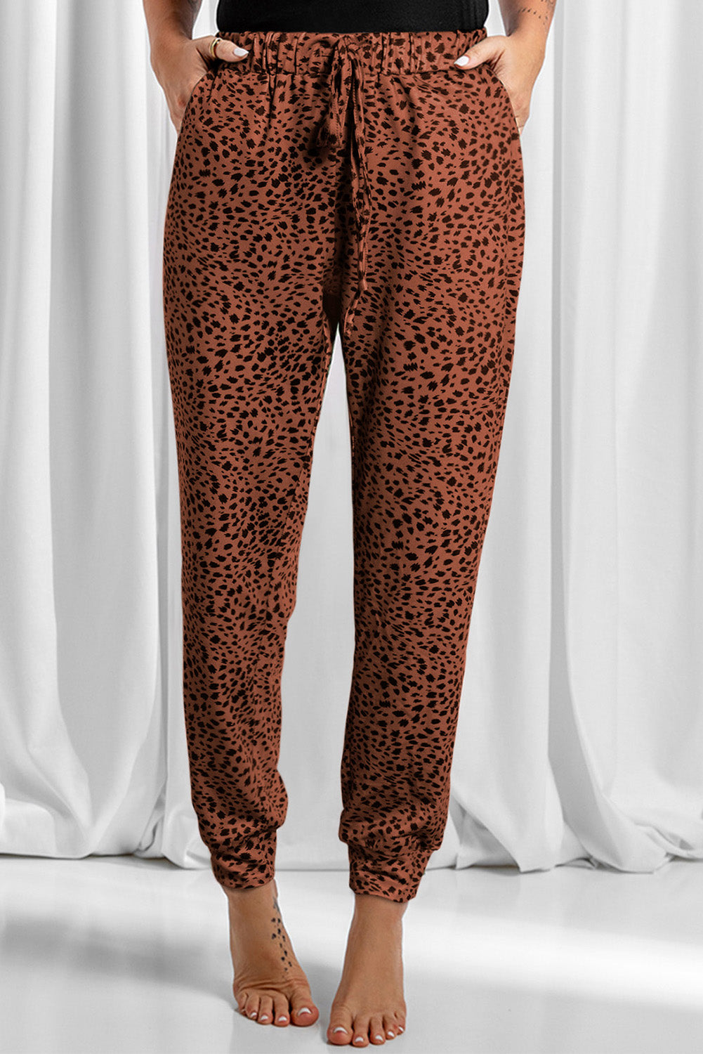Pantalones con bolsillos y cordón de leopardo de tamaño completo