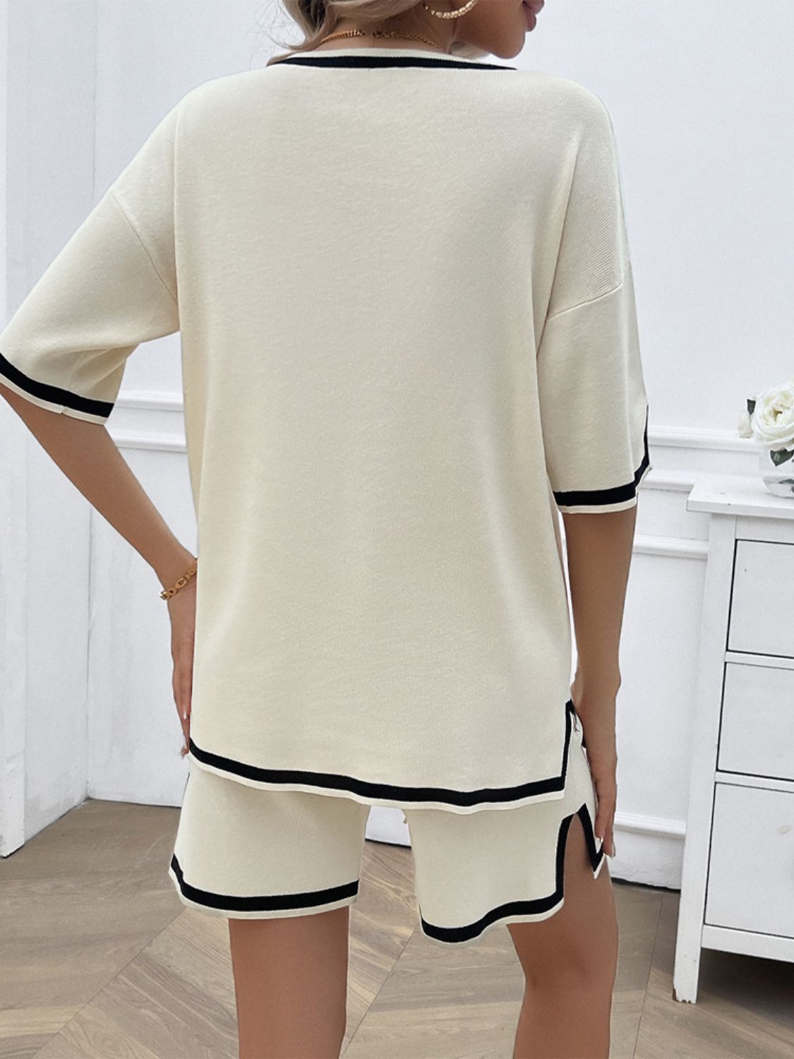 Conjunto de top y pantalones cortos con escote en V y ribete en contraste Devine