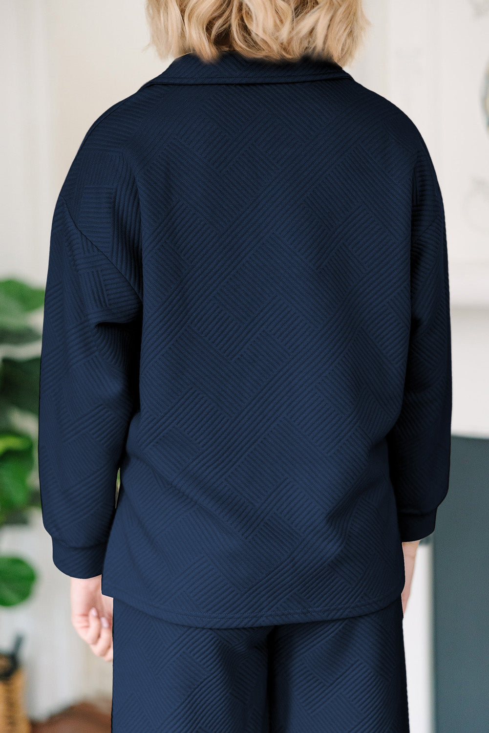 Conjunto de top con cuello texturizado y pantalones de pierna ancha