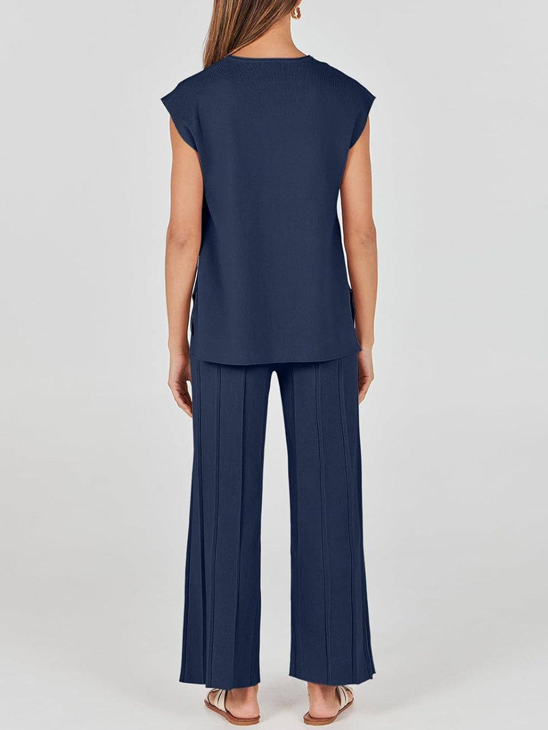 Conjunto de pantalón y top de punto con mangas cortas y cuello redondo