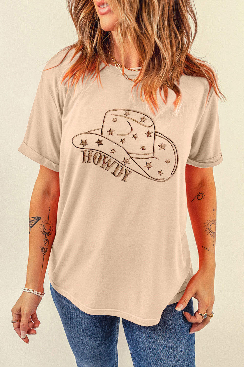 Camiseta de manga corta con cuello redondo y gráfico de sombrero