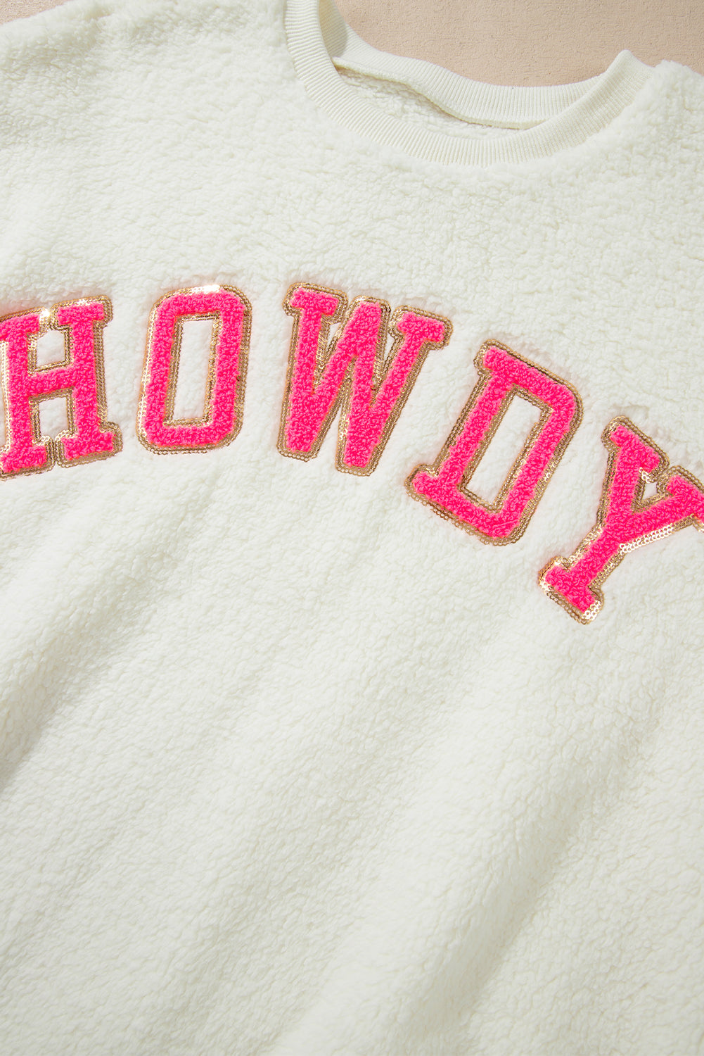 Sudadera de sherpa con cuello redondo y parches de HOWDY