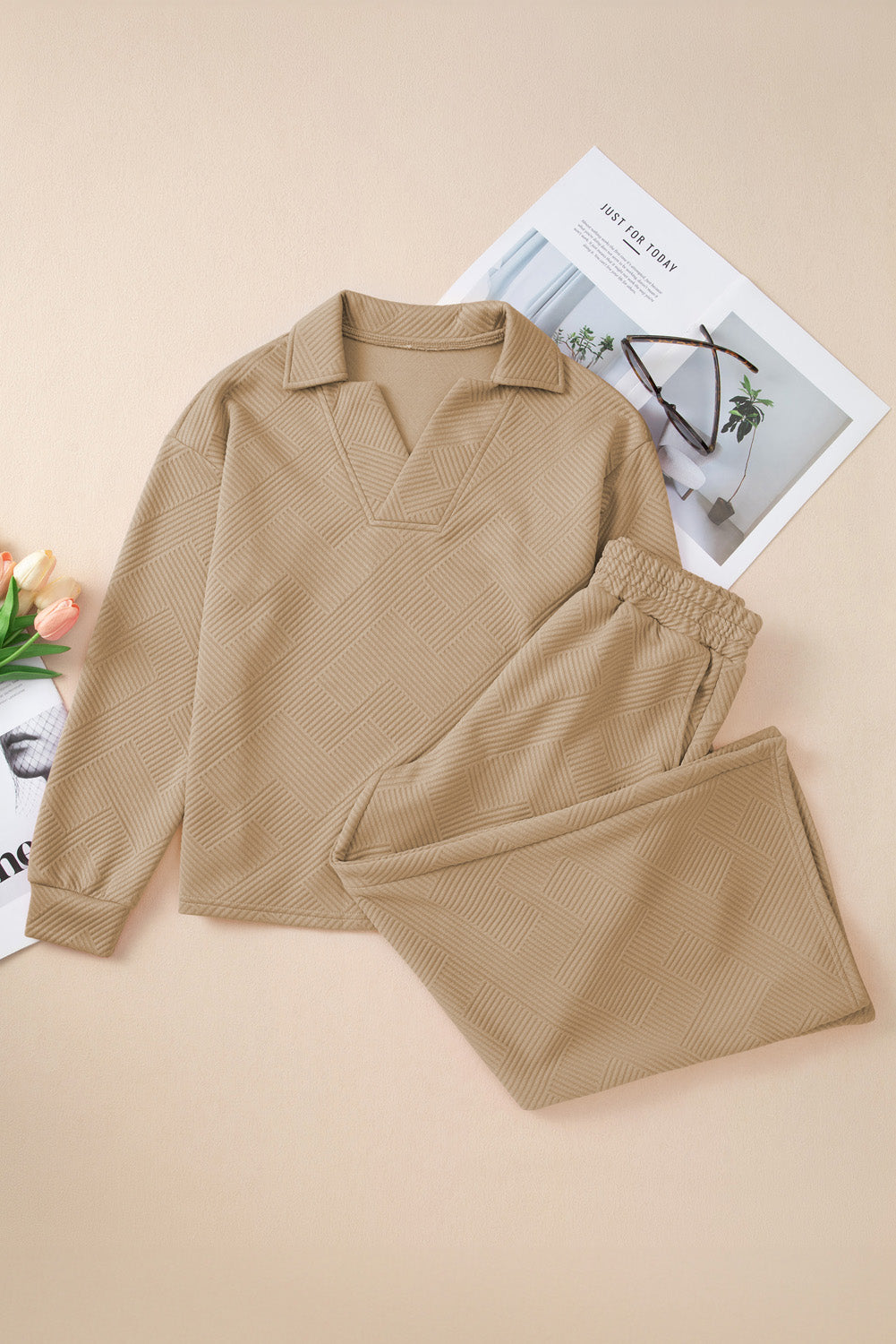 Conjunto de top con cuello texturizado y pantalones de pierna ancha