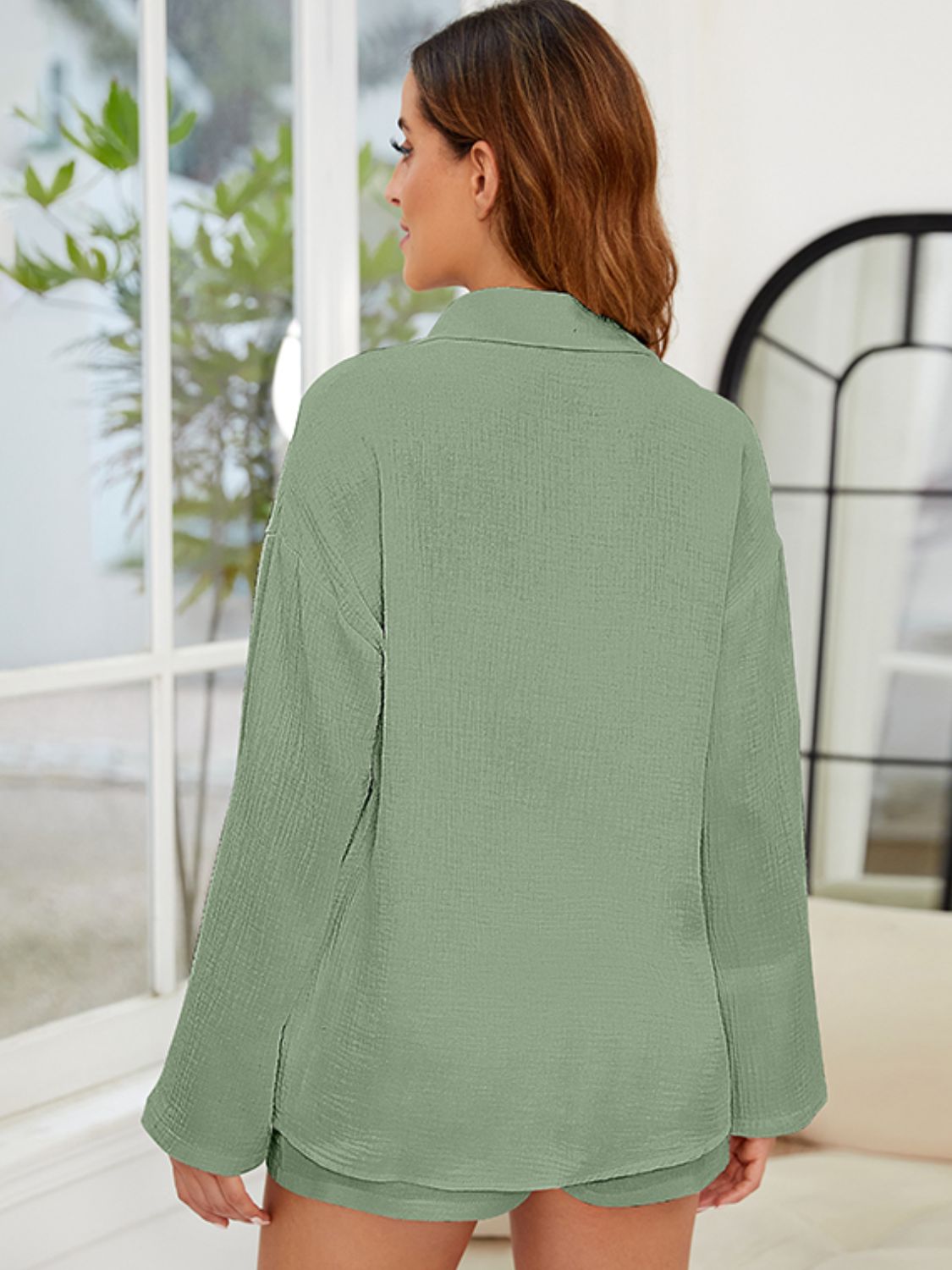 Conjunto de camiseta de manga larga y pantalones cortos abotonados