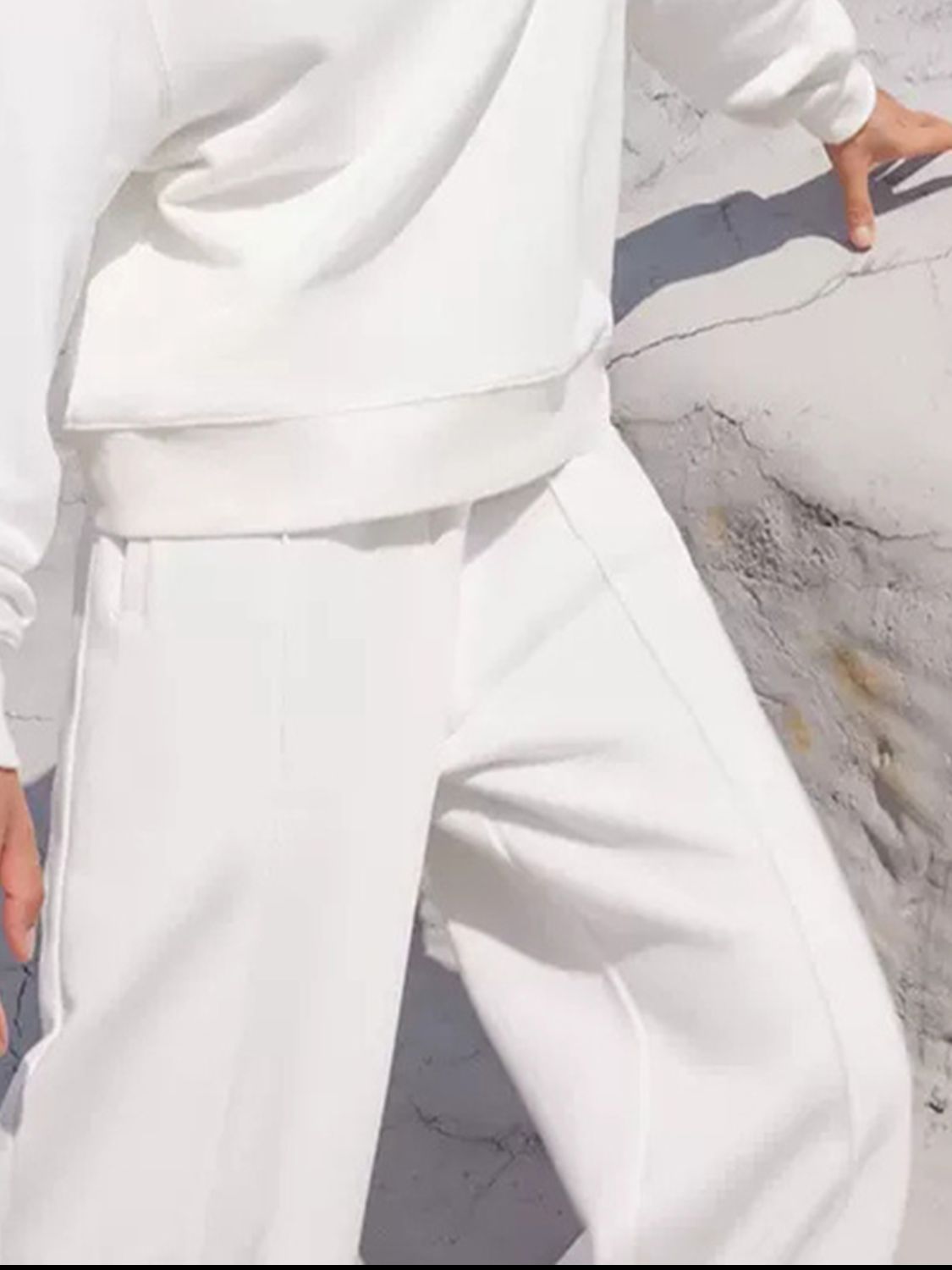 Conjunto de pantalón con cintura elástica y top de manga larga con cuello redondo