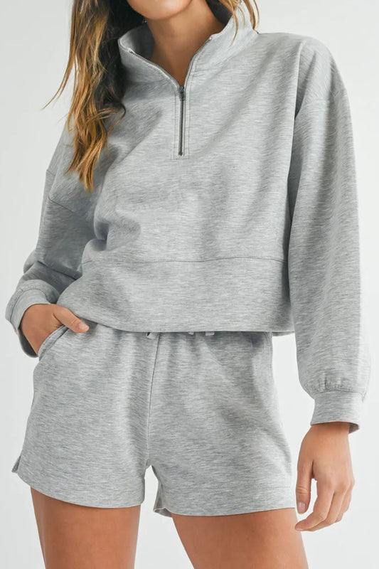 Conjunto de camiseta de manga larga con media cremallera y pantalones cortos con cordón
