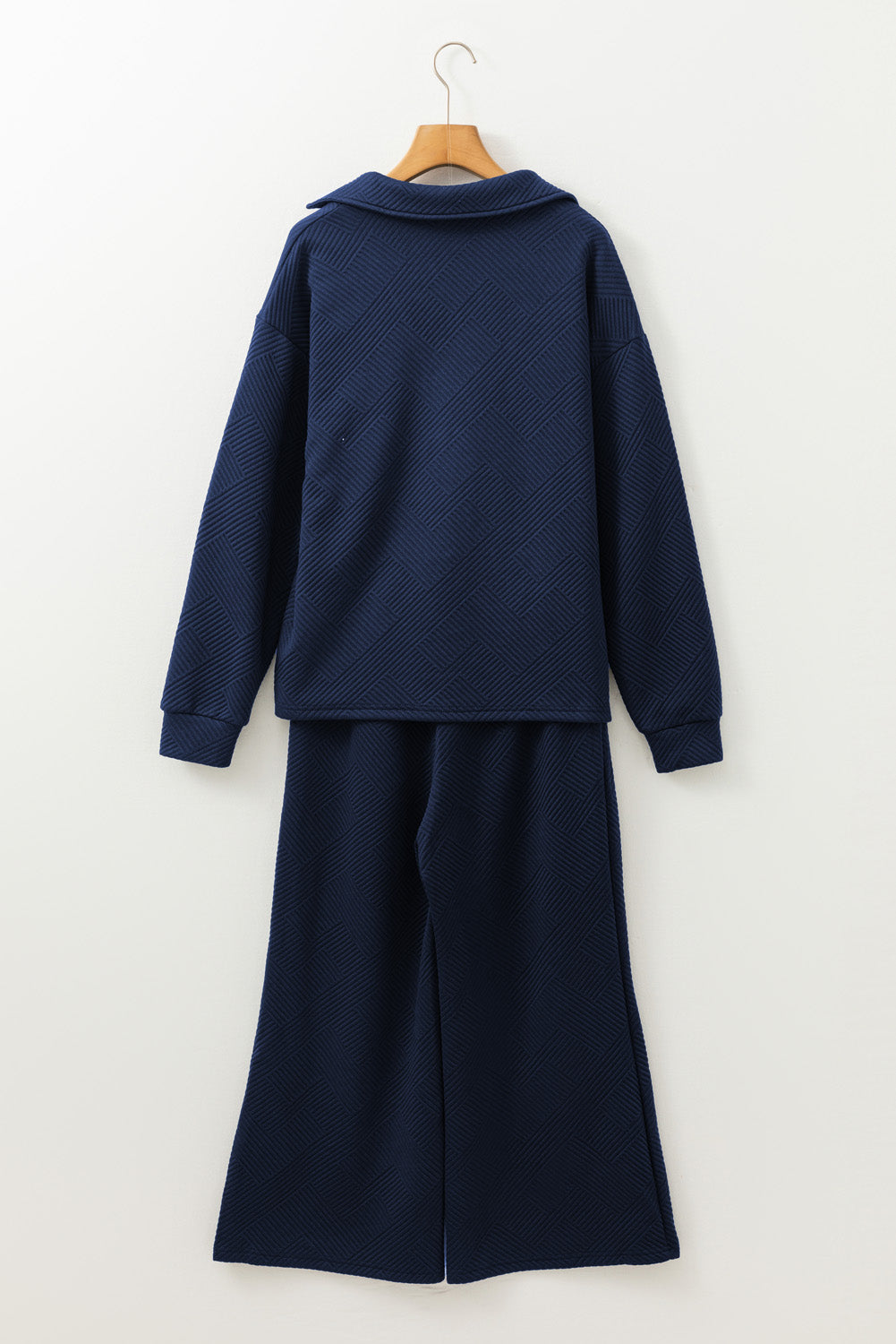 Conjunto de top con cuello texturizado y pantalones de pierna ancha