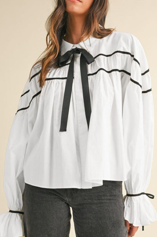 Camisa con cuello, mangas con volantes y lazo de cinta