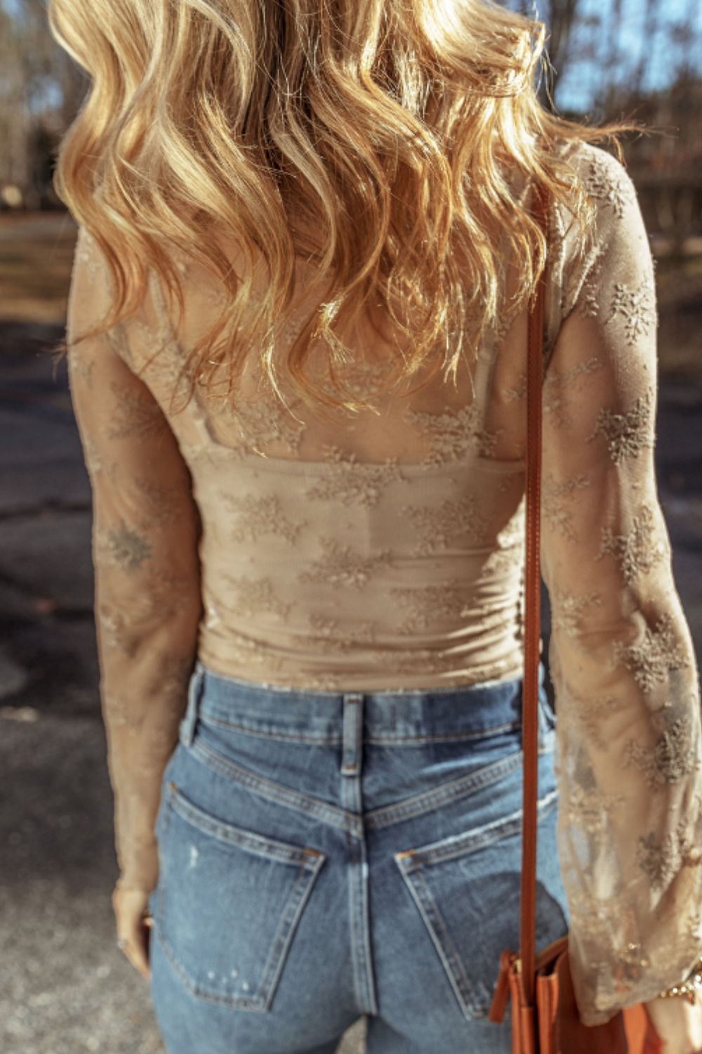 Conjunto de camisola cruzada y manga larga de encaje